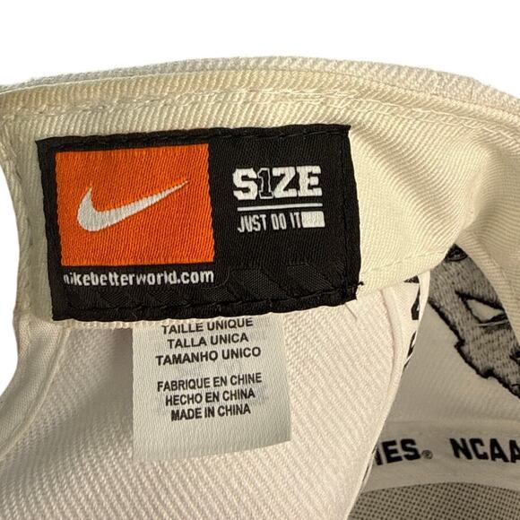 North Carolina 2011 CWS Snap Back Sports Cap Size OS in Cream and Gray - Picture 6 of 8